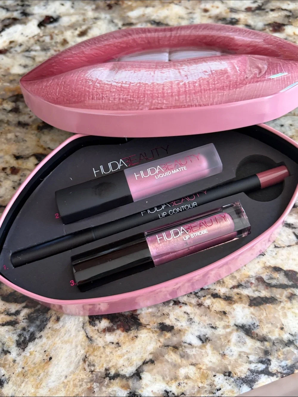 ⚡️🖤Huda Beauty Pink Lip Kit